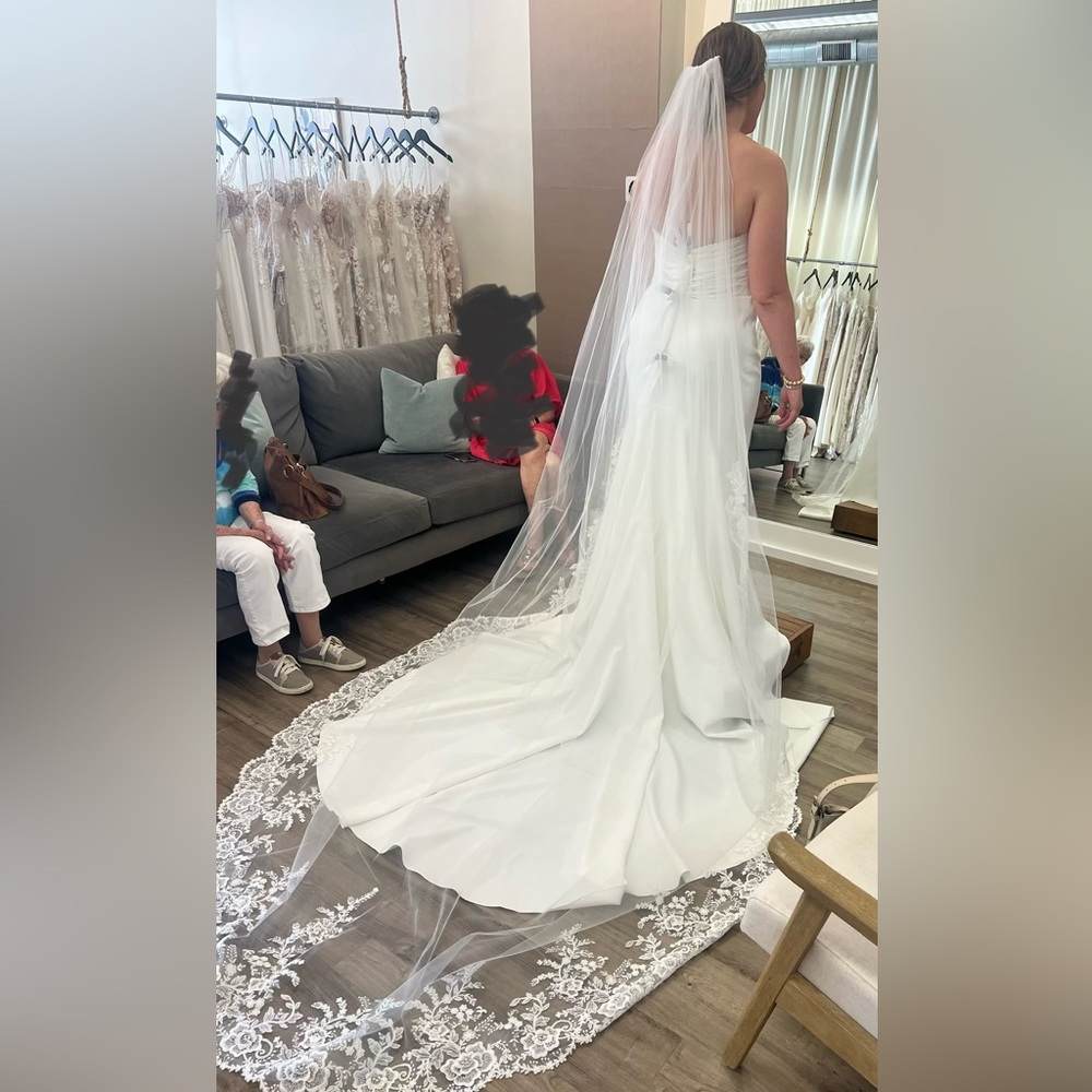 Robert Bullock Lilac Dream Wedding dress. Ivory. Never worn or altered.